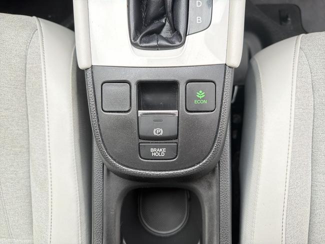 Honda Jazz Photo b7c5b8b4-efe5-43de-a128-cda2e40da135.jpg
