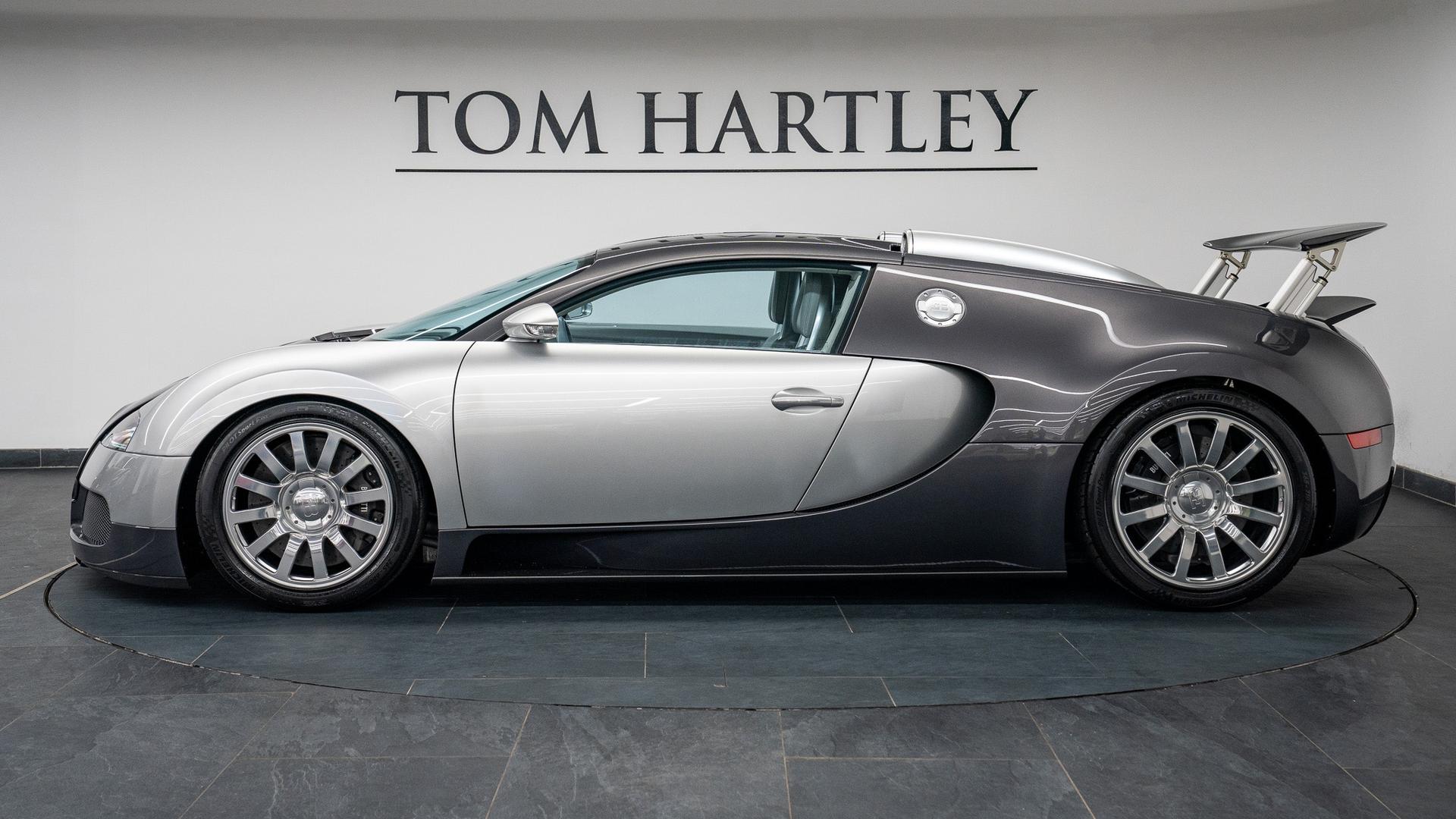 Bugatti Veyron Photo b7ca7cc1-ac16-4c82-8b00-44663655b092.jpg