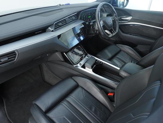 Audi e-tron Photo b7eb54c3-5aa2-41e8-9f76-d1dd50e53cd0.jpg