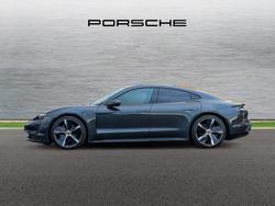 Porsche TAYCAN Photo 5