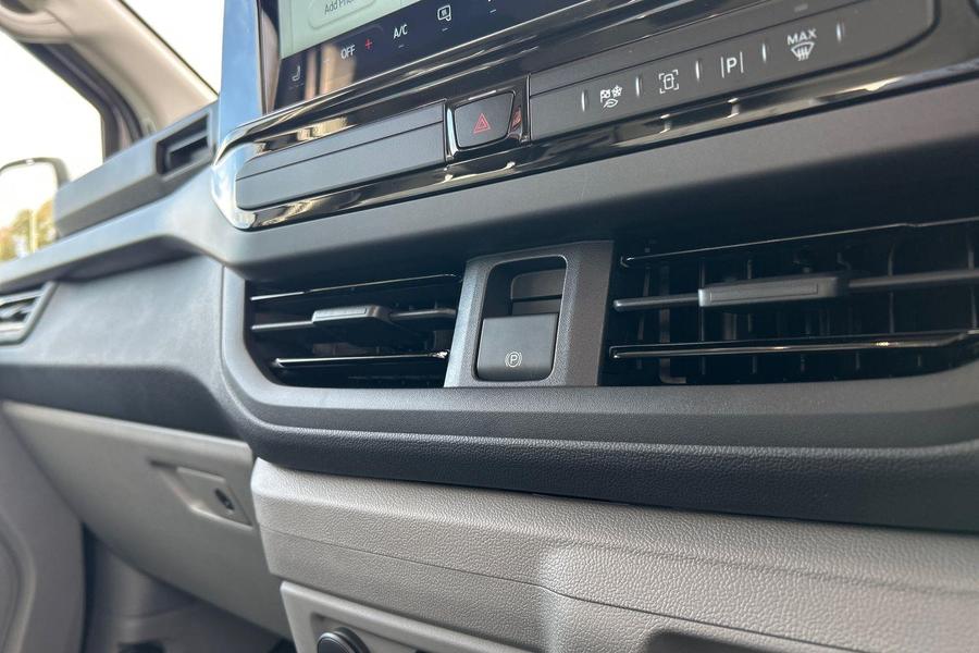 Ford TRANSIT CUSTOM Photo b805ae50-42bd-4e37-b4b1-c20b71ed581b.jpg