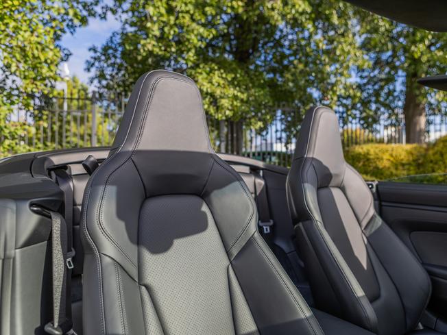PORSCHE 911 Photo 15