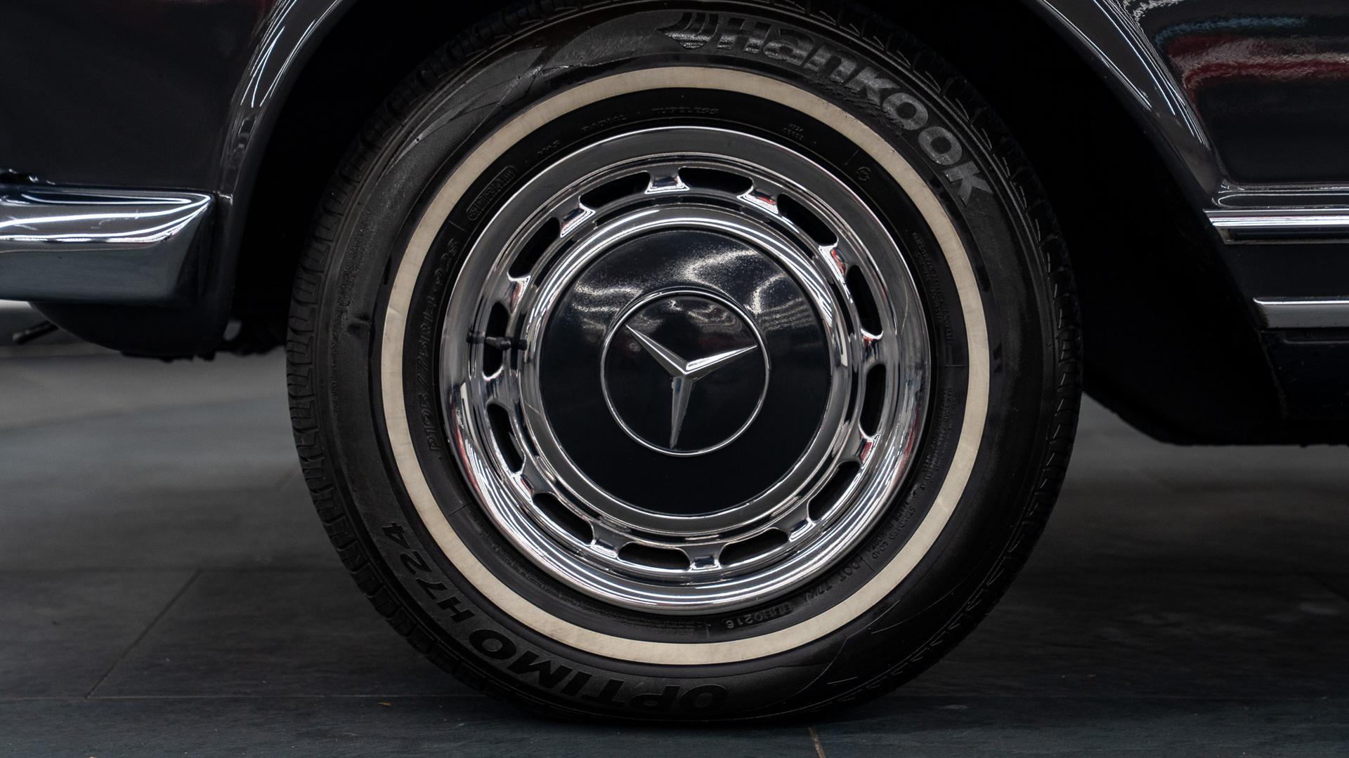 Mercedes-Benz 280 SL Photo b839d74e-8549-40b6-8d49-333b12e20f09.jpg