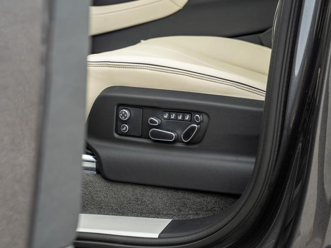 BENTLEY Bentayga Photo 39