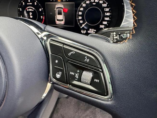 BENTLEY Bentayga Photo 28