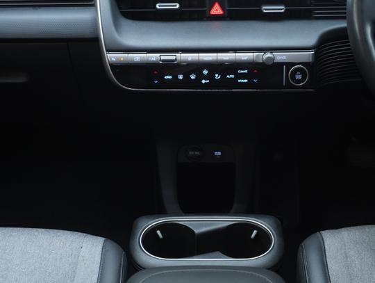 Hyundai IONIQ 5 Photo b844f43e-5c3e-4ea5-8c7c-18939607115c.jpg