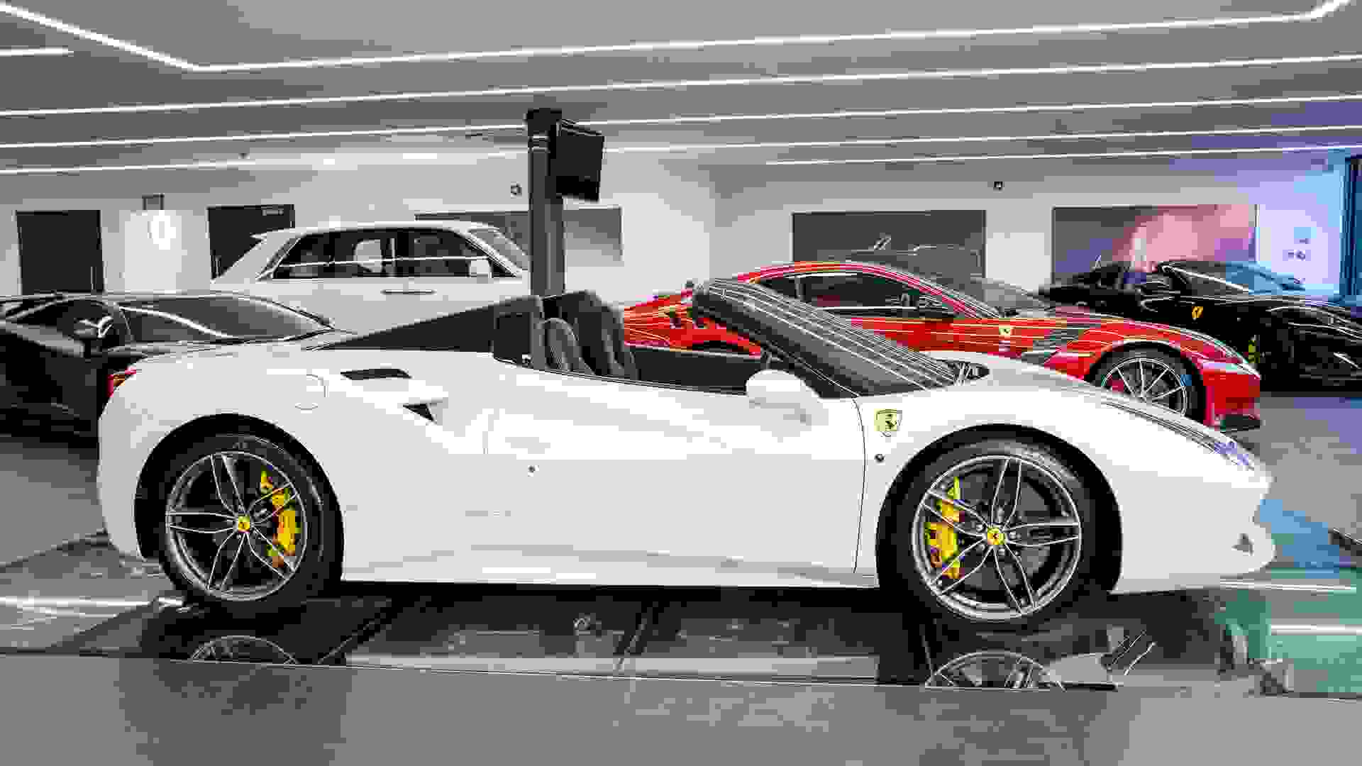 Ferrari 488 Photo b846bc32-e5ae-4d16-93a5-1f6d6b8170c3.jpg
