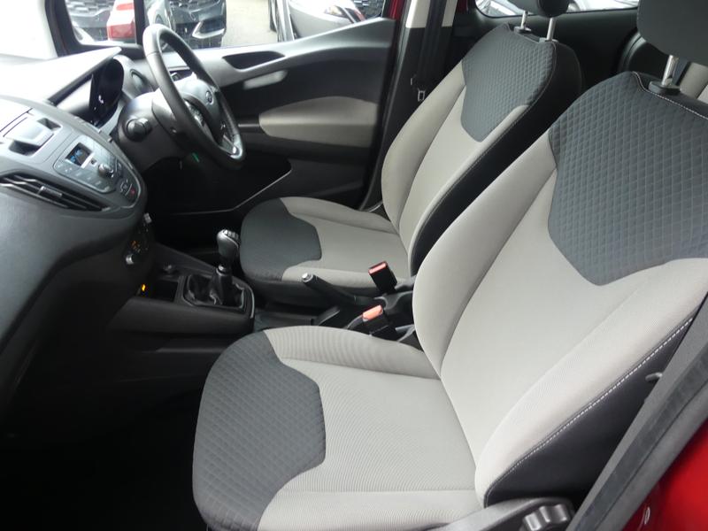 Ford Tourneo Courier Photo b853f5f9-3399-40a4-b9de-68974b44a415.jpg