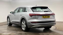 AUDI e-tron Photo 3
