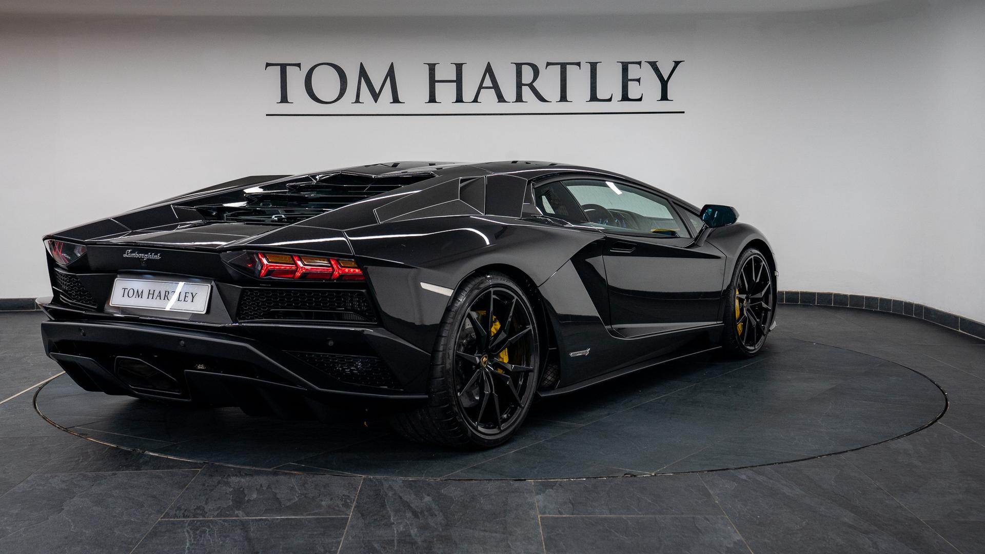 LAMBORGHINI Aventador Photo b86d08f7-64a0-4b4c-a5b4-764fd3fb5d38.jpg