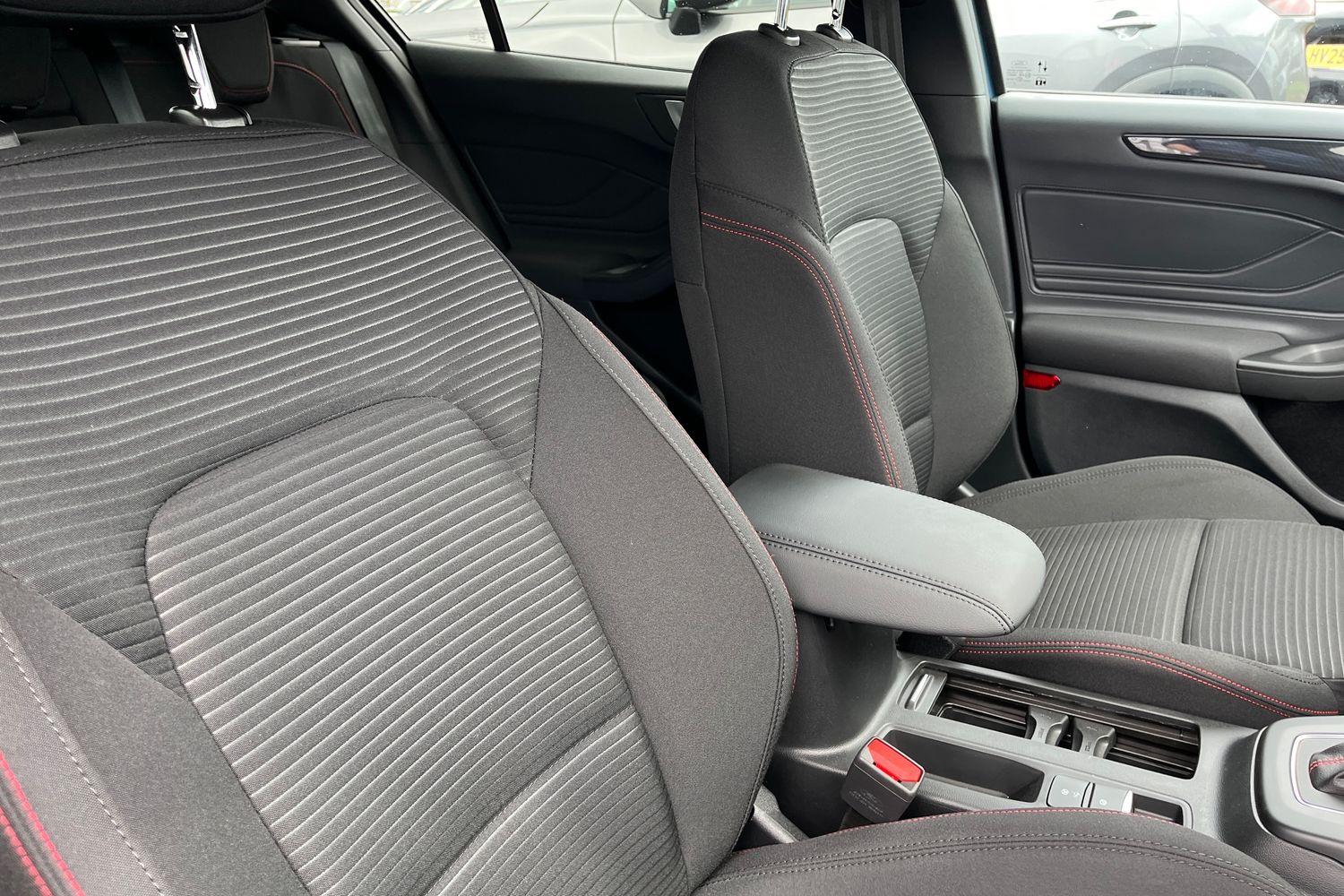 Ford FOCUS Photo 16
