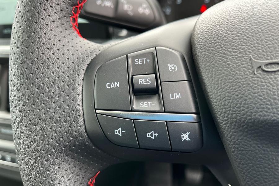 Ford FOCUS Photo b8980e2e-e7a1-45ac-9253-858a6c53e3dc.jpg
