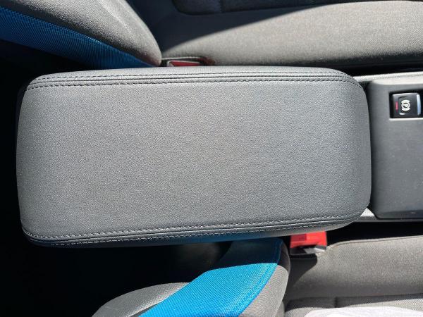 BMW i3 Photo b8986577-0df8-45d1-bddb-3393a4699eeb.jpg