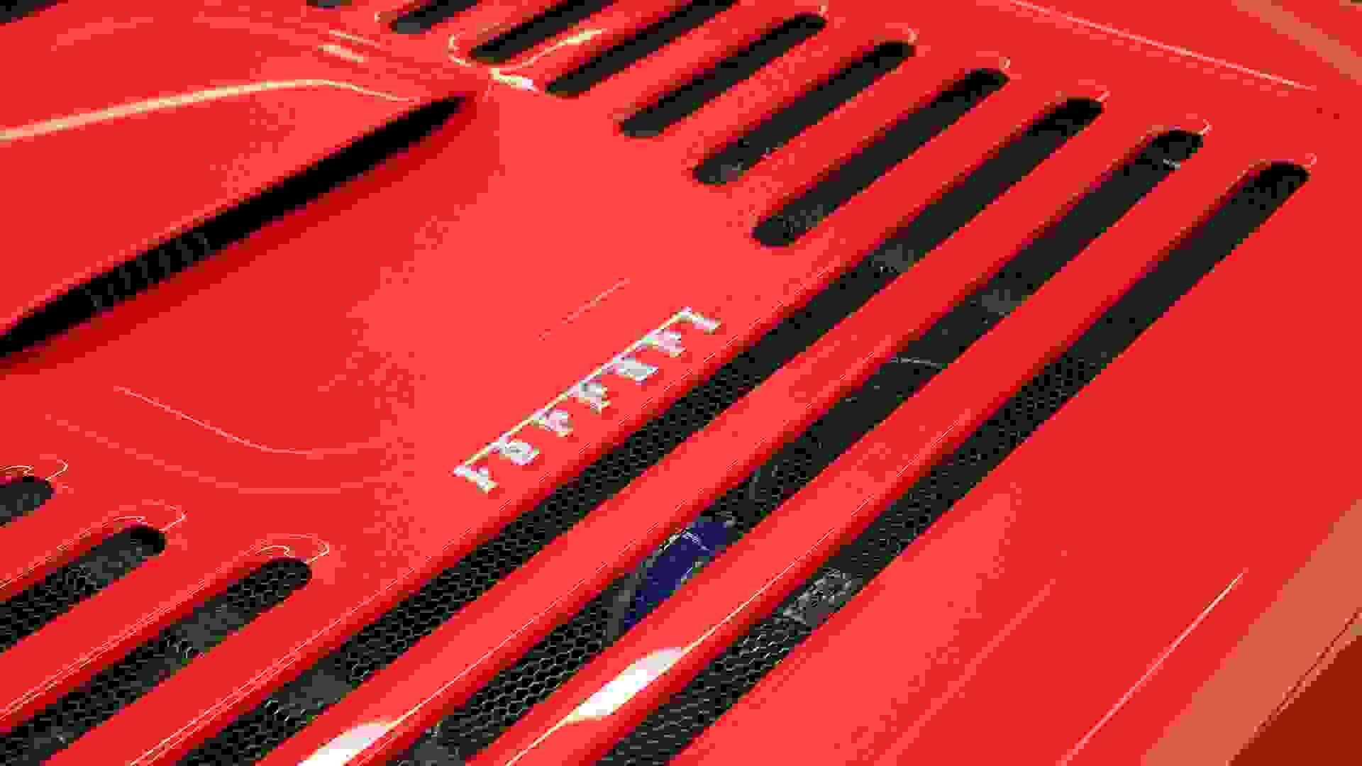 Ferrari 355 Photo b8a1302d-c82f-4978-8f71-aad3432aeeb5.jpg