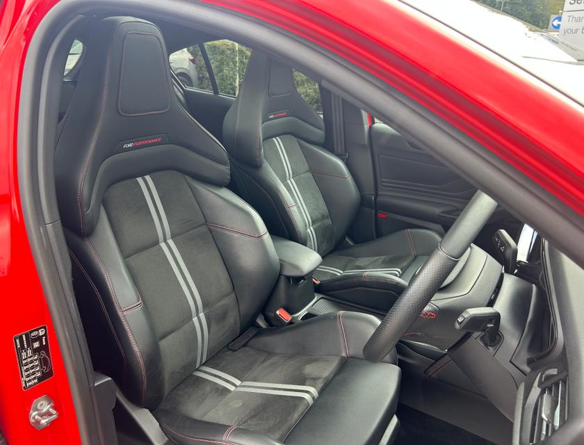 Ford Focus Photo b8a803cc-c8e5-4a15-ba32-9b782feca10c.jpg