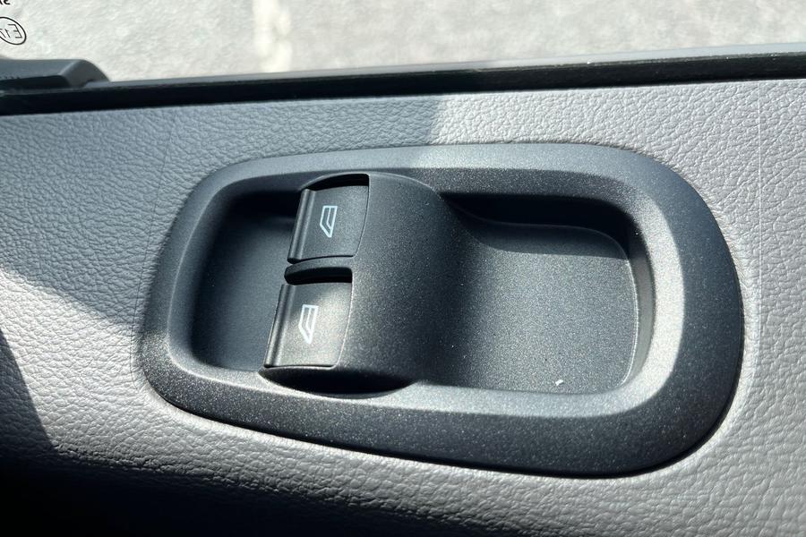 Ford TRANSIT Photo b8a99088-5450-4093-8b89-3b156c5583ca.jpg