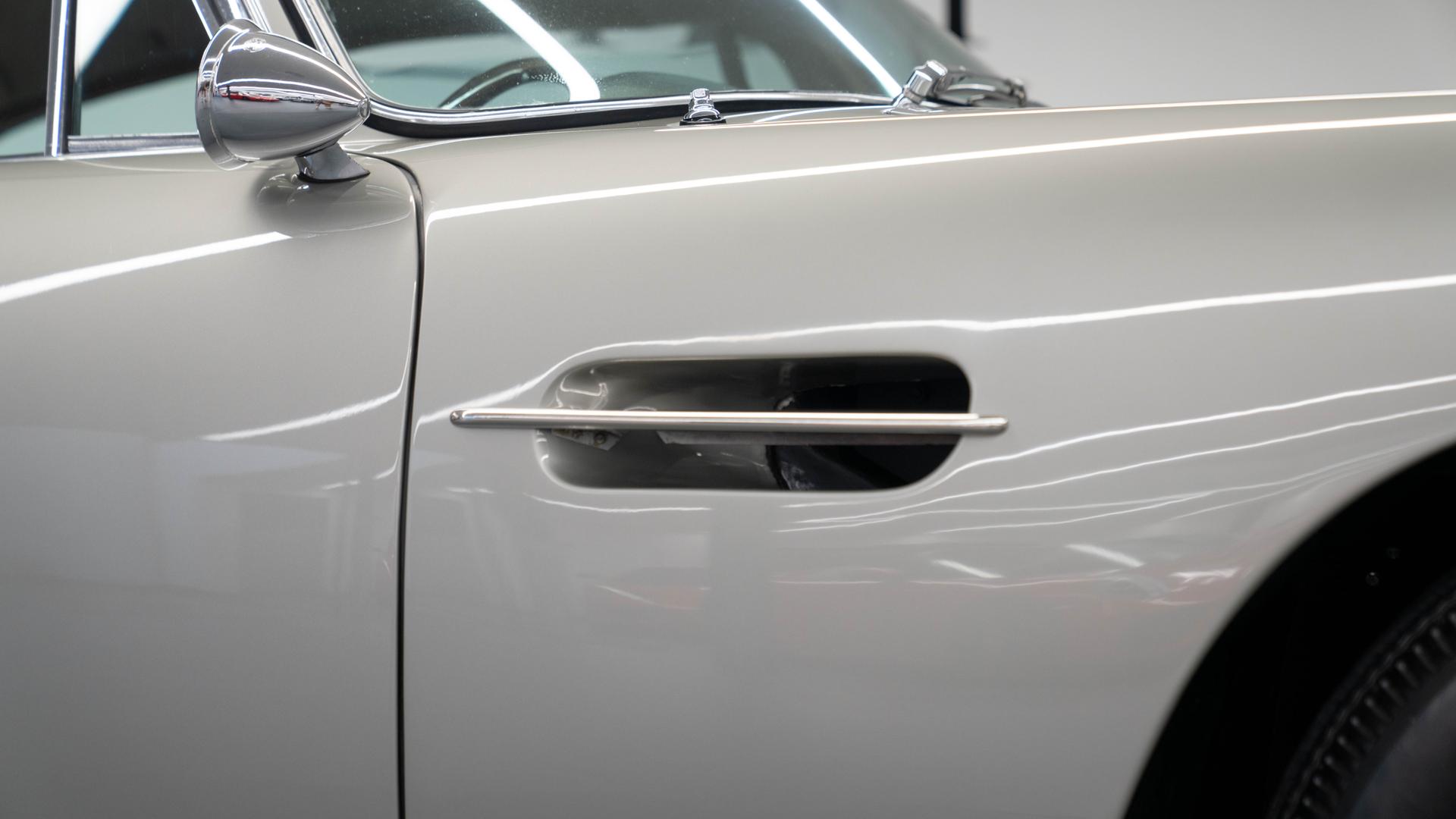 Aston Martin DB6 Photo b8b2a918-75e9-4ba6-acfb-c6c15bb42fde.jpg