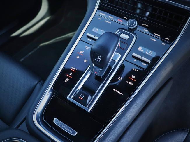 PORSCHE Panamera Photo 15