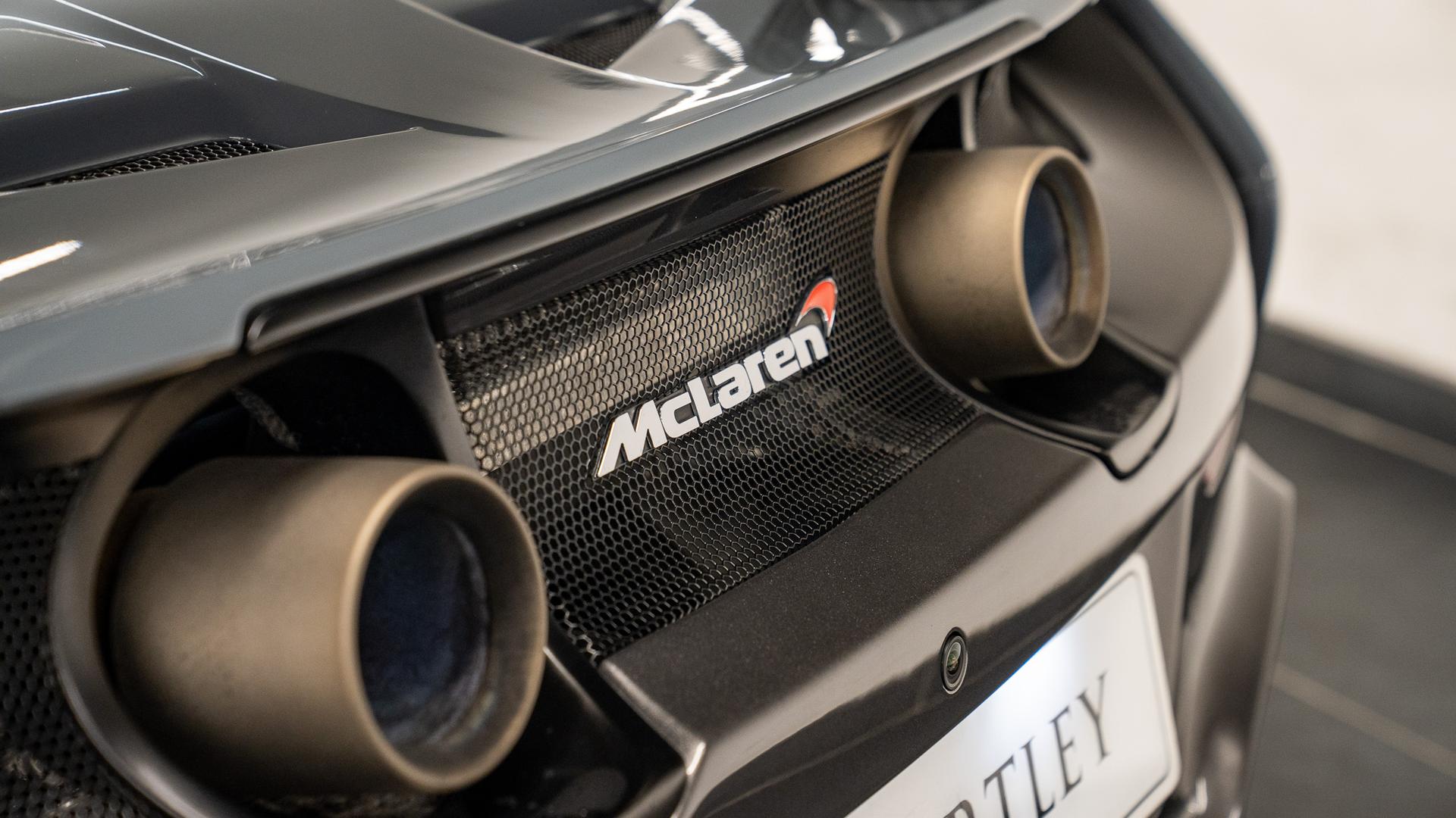 McLaren 675 LT Photo b8bbd9c5-400e-4fe8-b5d7-a5db56170ec6.jpg