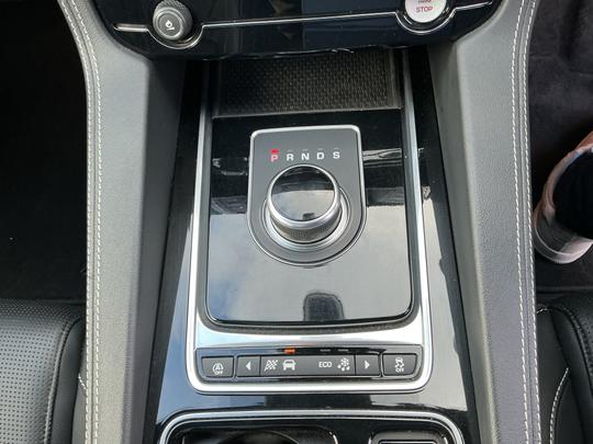 Jaguar F-PACE Photo 47