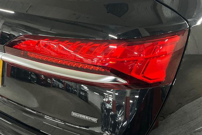 AUDI Q7 Photo 19