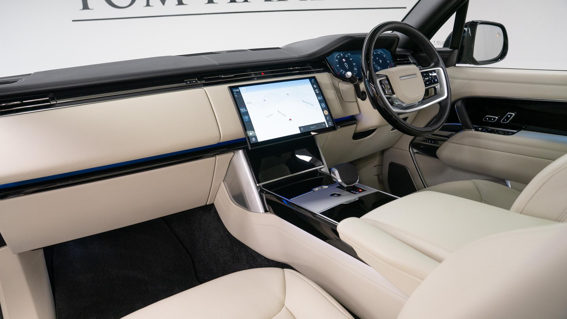 Land Rover Range Rover Photo b8ca85fb-4b6d-4a1f-8711-71977a4b47ff.jpg