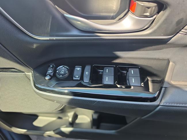 Honda CR-V Photo b8ce6afd-f473-47a6-8016-0b499a3caea9.jpg