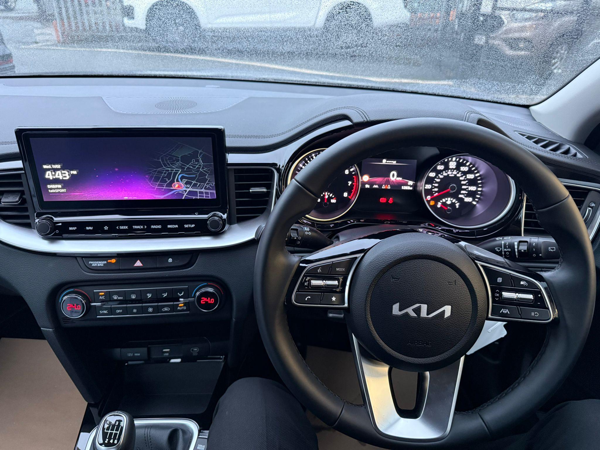 Kia XCeed 1.0 T-GDi 48V MT PURE in Phantom Black £18,994