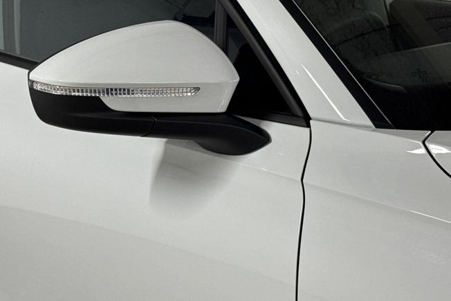 VOLKSWAGEN  Tiguan Photo 20