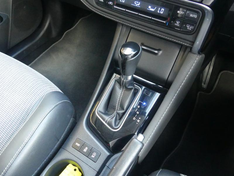 Toyota Auris Photo b90a0dc2-e990-43f0-b18f-cc8aeaf3eae0.jpg
