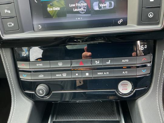 Jaguar F-PACE Photo 45