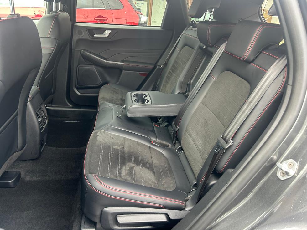 Ford Kuga Photo b910930b-ed40-47ec-89cb-67d69d98f89b.jpeg