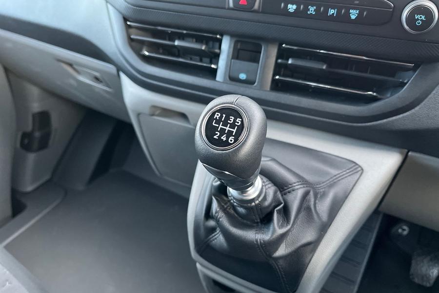 Ford TRANSIT CUSTOM Photo b920478e-be08-4943-969c-0b7c9df5ba55.jpg
