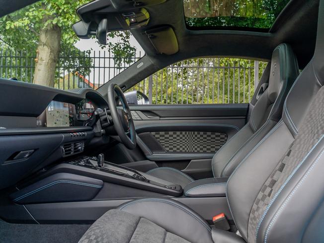 PORSCHE 911 Photo 3