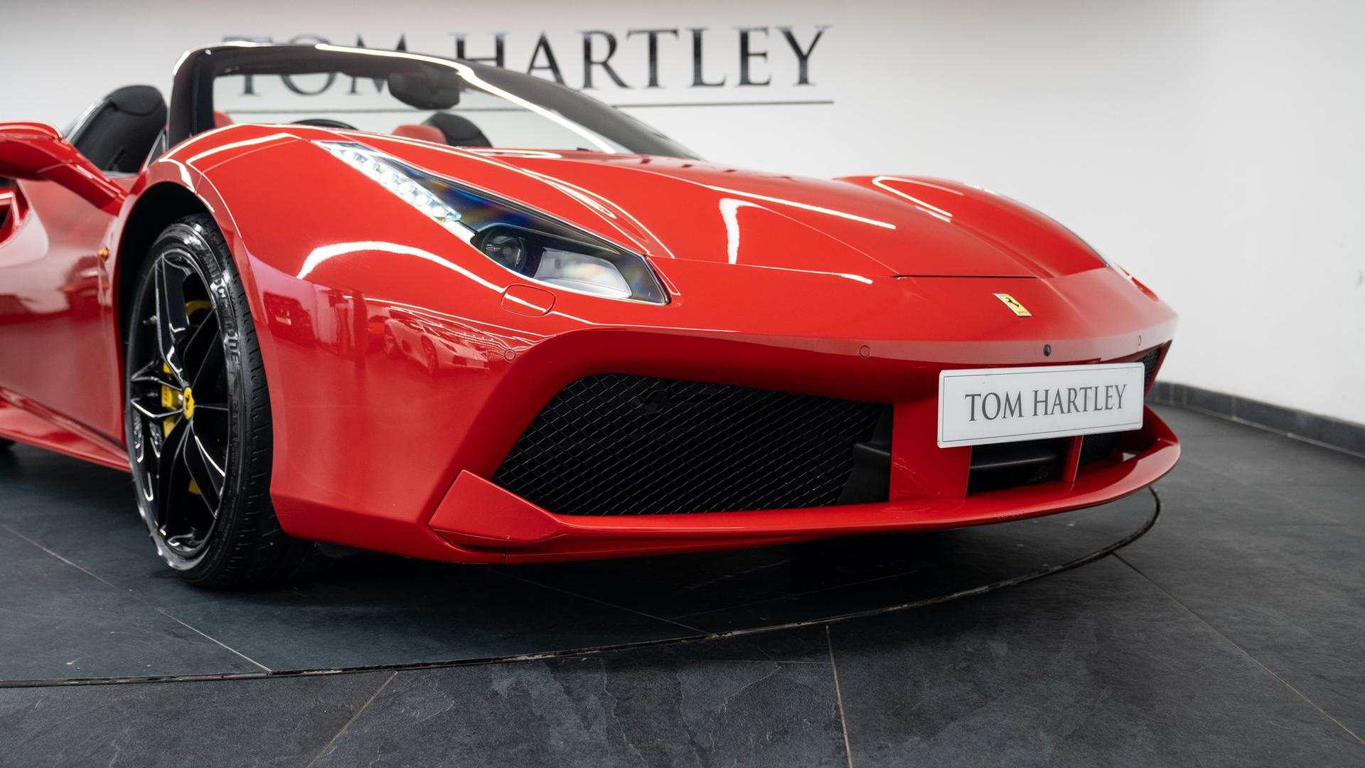 Ferrari 488 Photo b9470f66-e7e5-4877-923e-ab05ab640398.jpg
