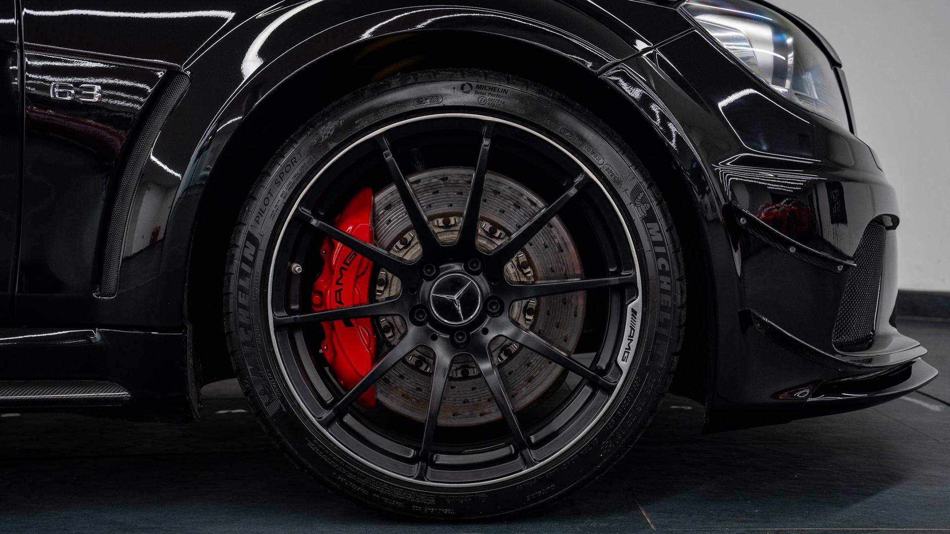 Mercedes-Benz C63 AMG Photo b948a3a9-1bf1-4fa8-82ad-6c50d48bf42c.jpg
