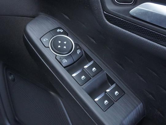 Ford Kuga Photo b94f31d8-6af1-48f7-a02e-fcd0fab5fe40.jpg