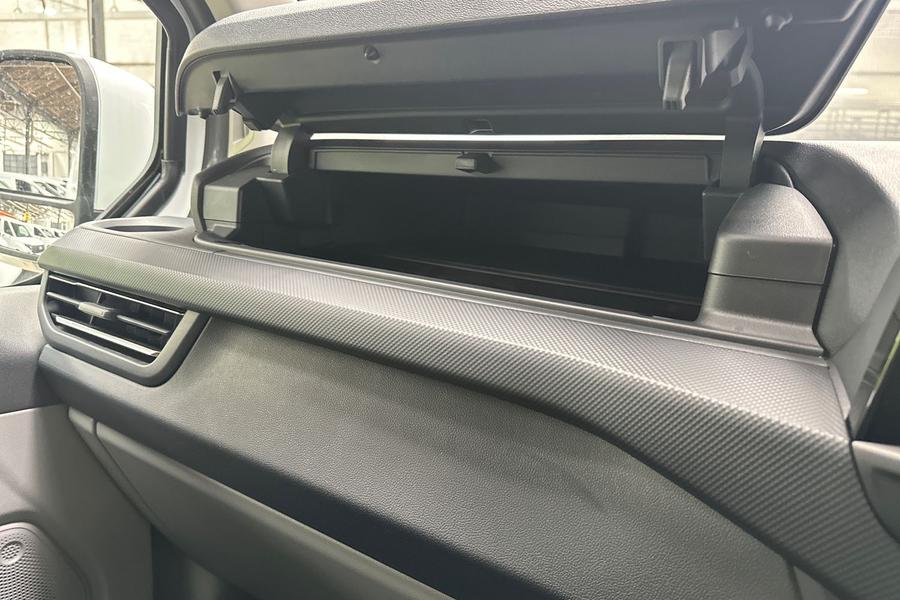 Ford TRANSIT CUSTOM Photo b95736a3-d1de-4e34-b3fc-cfbb24086ed8.jpg