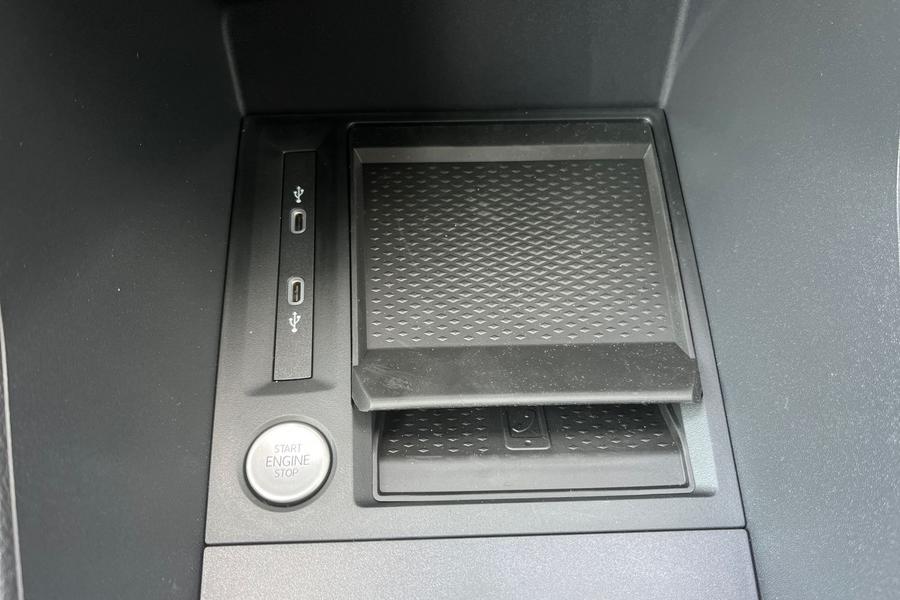 Ford TRANSIT CONNECT Photo b96d0d38-d5b0-4b36-9a75-cc5d22b73901.jpg