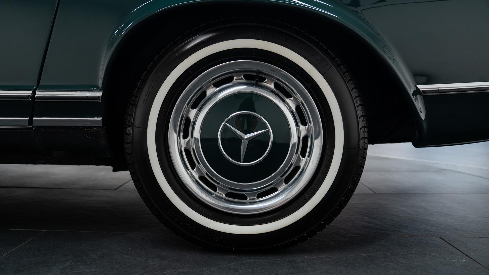Mercedes-Benz 280 SL Photo b971c10d-748c-4906-a542-a12bc25480ba.jpg