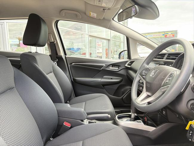 Honda Jazz Photo b9916da2-e3c7-45af-9072-933176a115a6.jpg