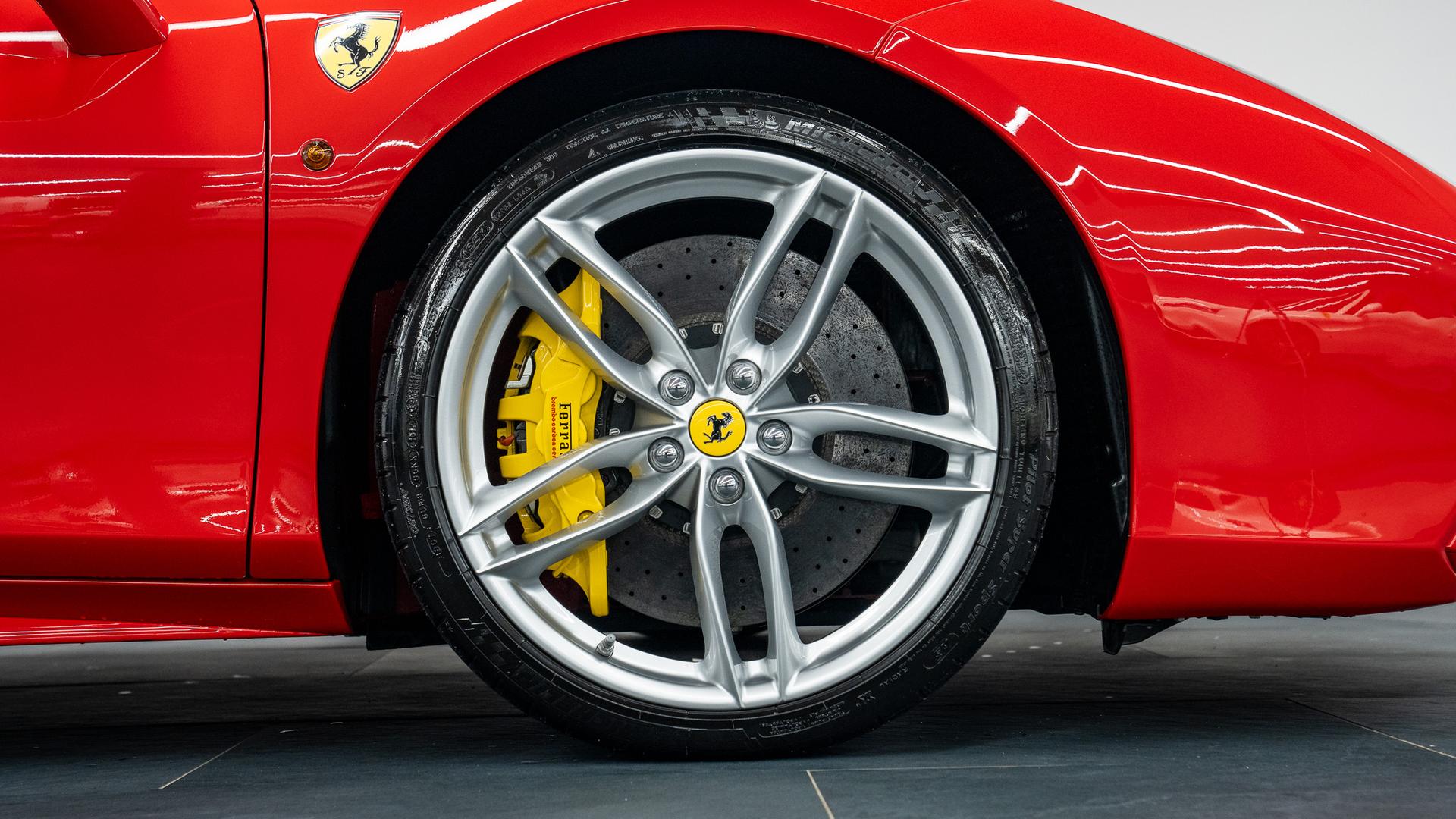 Ferrari 488 Photo b9916f47-3537-4ccf-aabf-691b0396ac3d.jpg