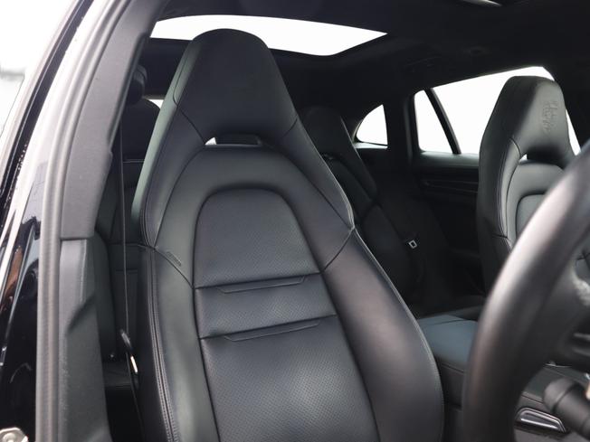 PORSCHE Panamera Photo 32