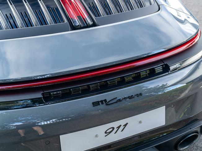 PORSCHE 911 Photo 40
