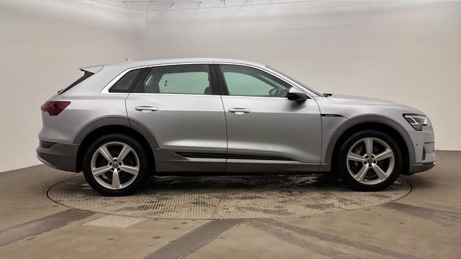 AUDI e-tron Photo 4