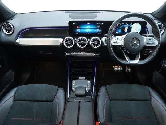 Mercedes-Benz GLB Photo b9b34a7d-6d89-4aef-9ad1-bc97d6277321.jpg