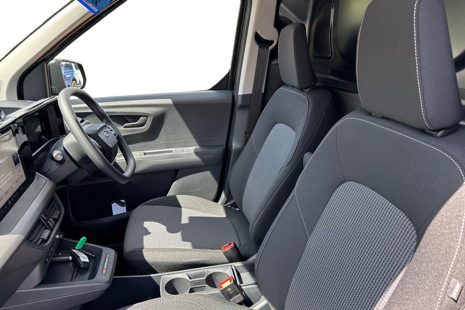 Ford E-TRANSIT COURIER Photo 11