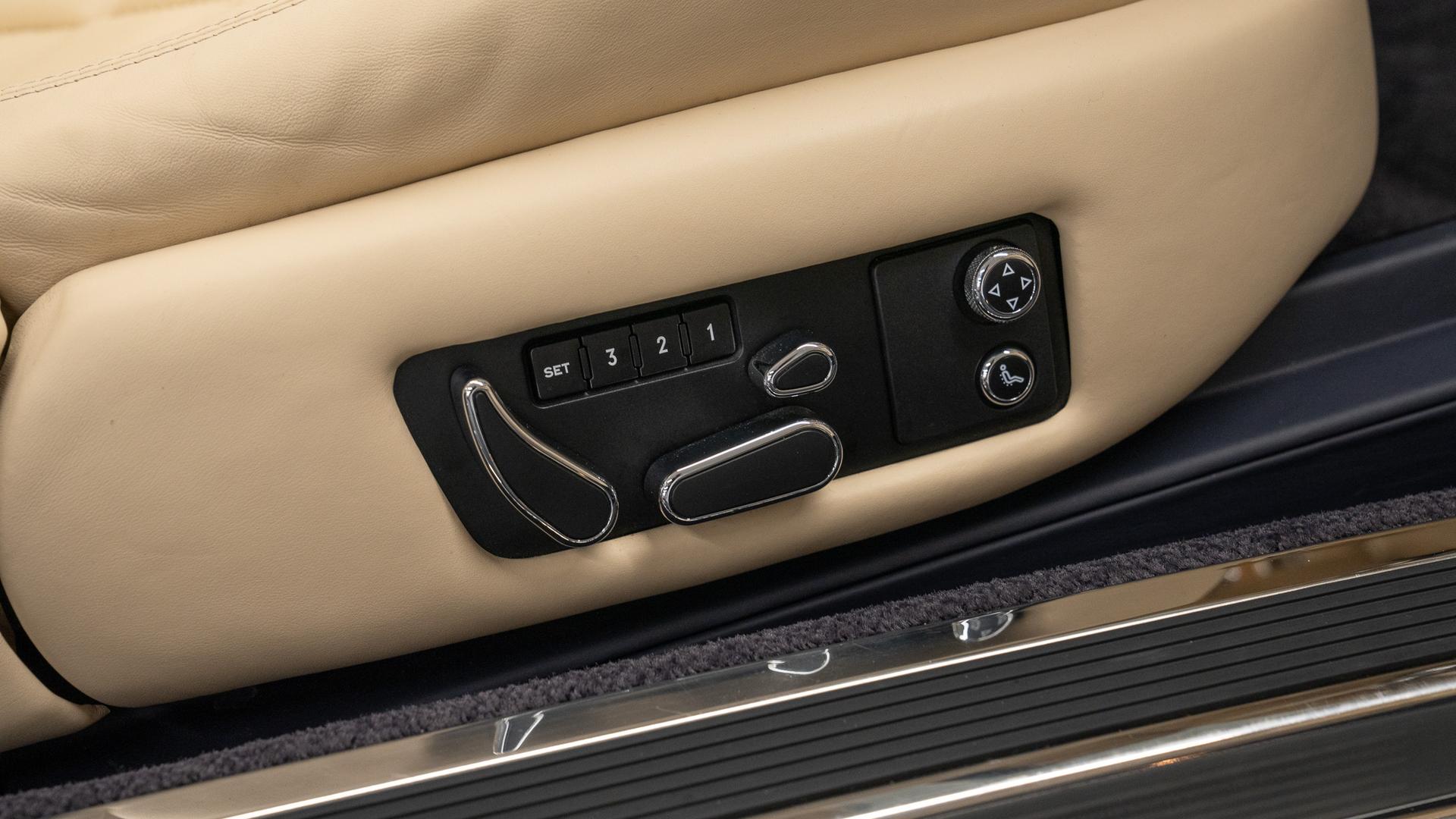 Bentley Azure T Photo b9c7a43d-3a2c-4179-8d6c-fbfeedffdcbb.jpg
