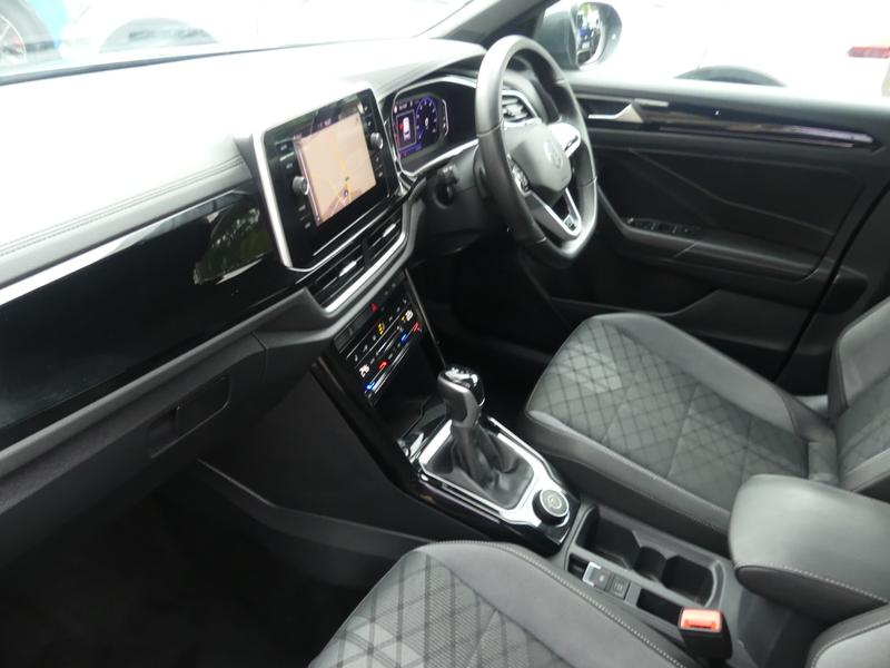 Volkswagen T-Roc Photo b9c7ed52-14e4-43aa-9b92-110dd8b42837.jpg