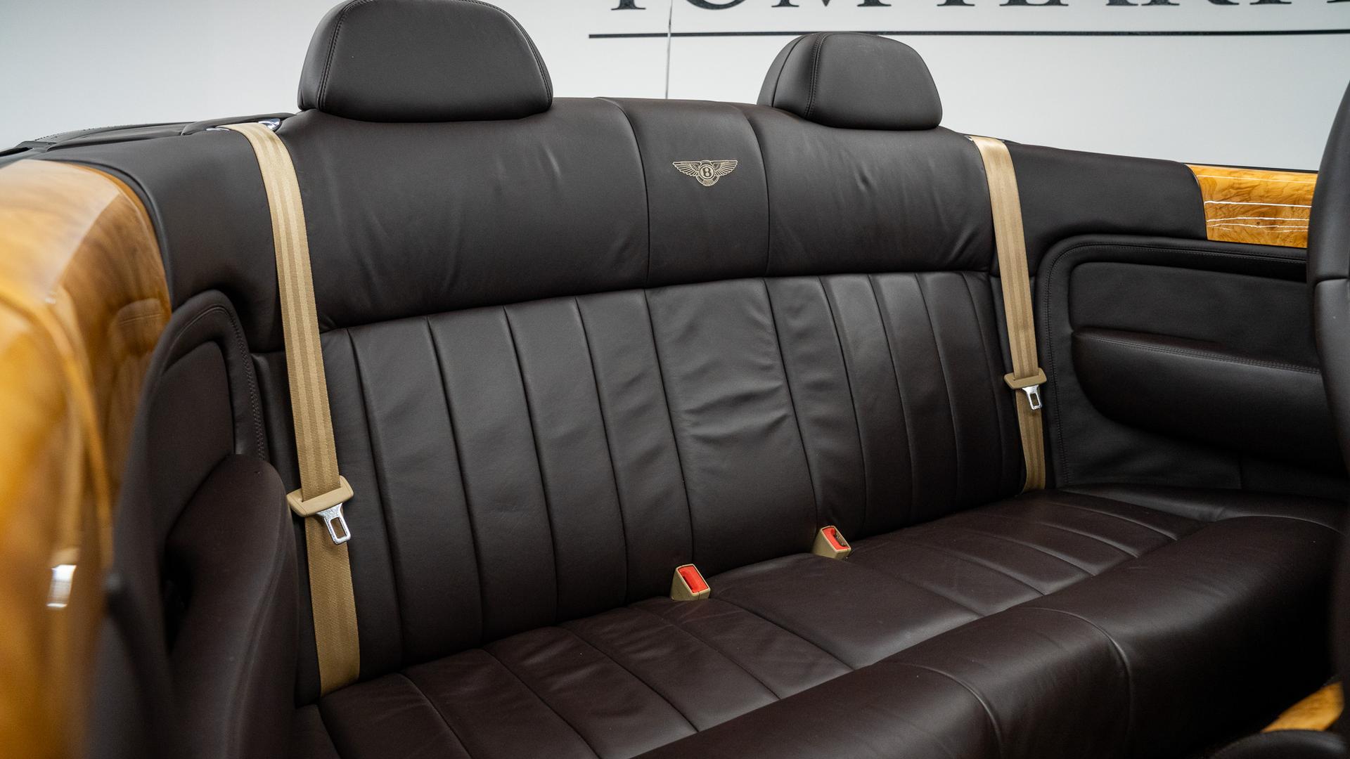 Bentley Azure Photo b9d1d5f8-4ba9-4cd2-88b8-52fd01d2d4cf.jpg